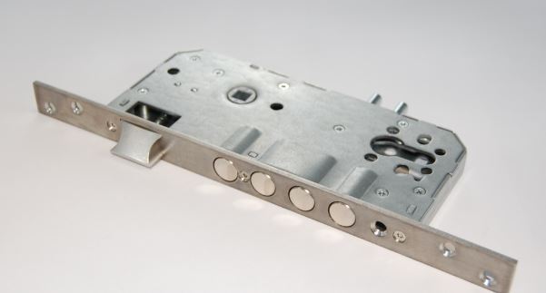 CERRADURA SEGURIDAD CENTRAL SAGA-100 50/85MM INOX