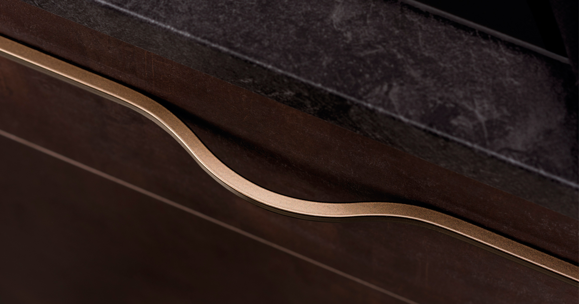 TIRADOR ASA BRAVE 0452192FM41 240MM MARRON METAL